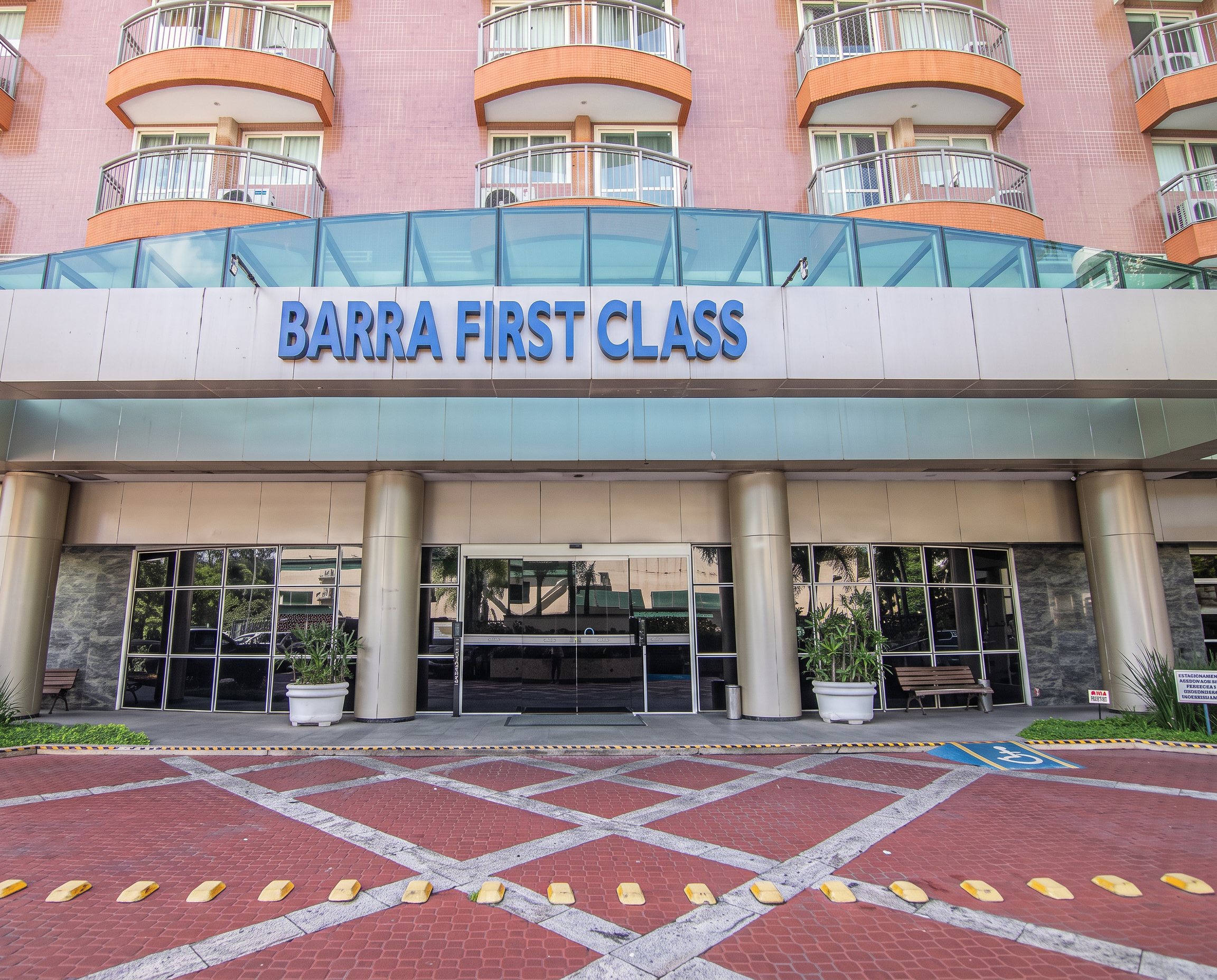 Entrada do Barra First Class Hotel Residence